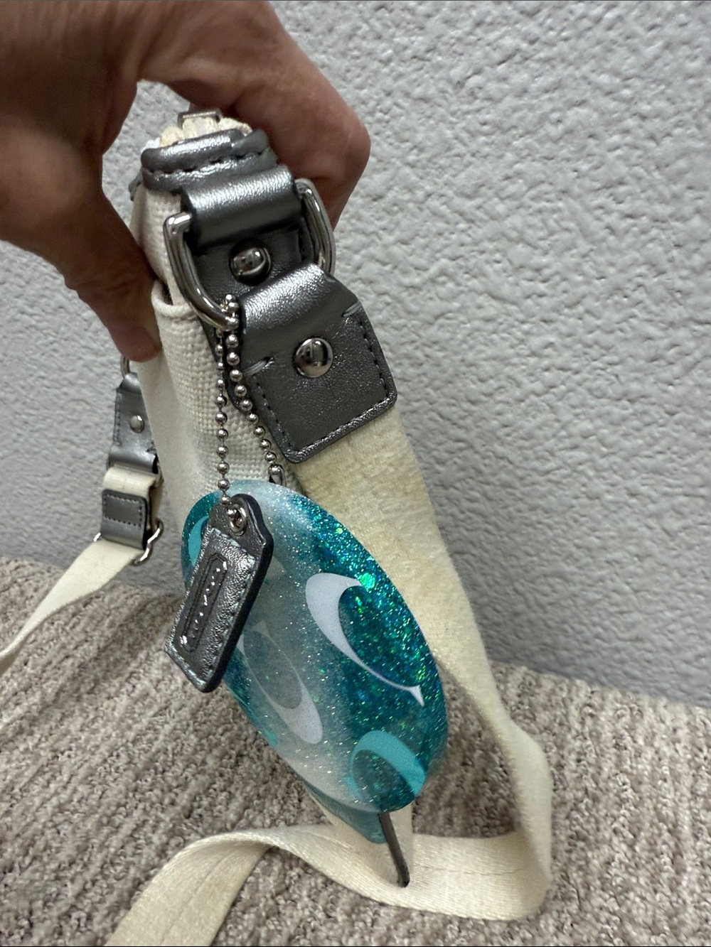 Coach Cream Canvas Crossbody with Teal Starfish Motif - Picture 7 of 11